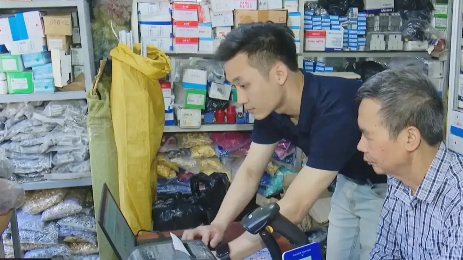 Cùng hộ kinh doanh chuyển đổi kê khai thuế